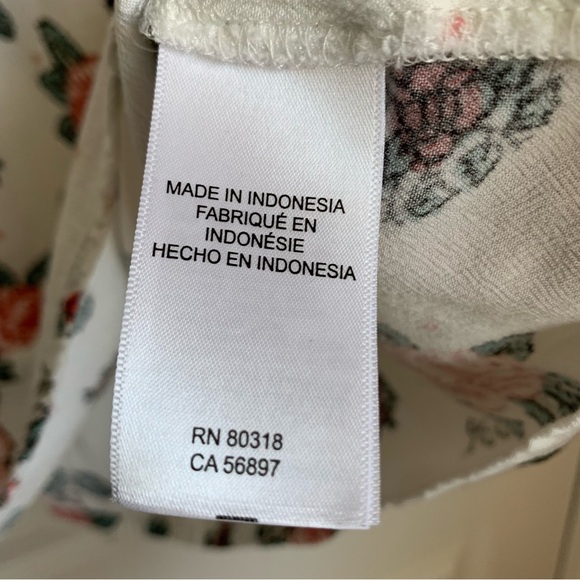 Lucky Brand White Rose Floral Long Sleeve Blouse, size M - Picture 5 of 8